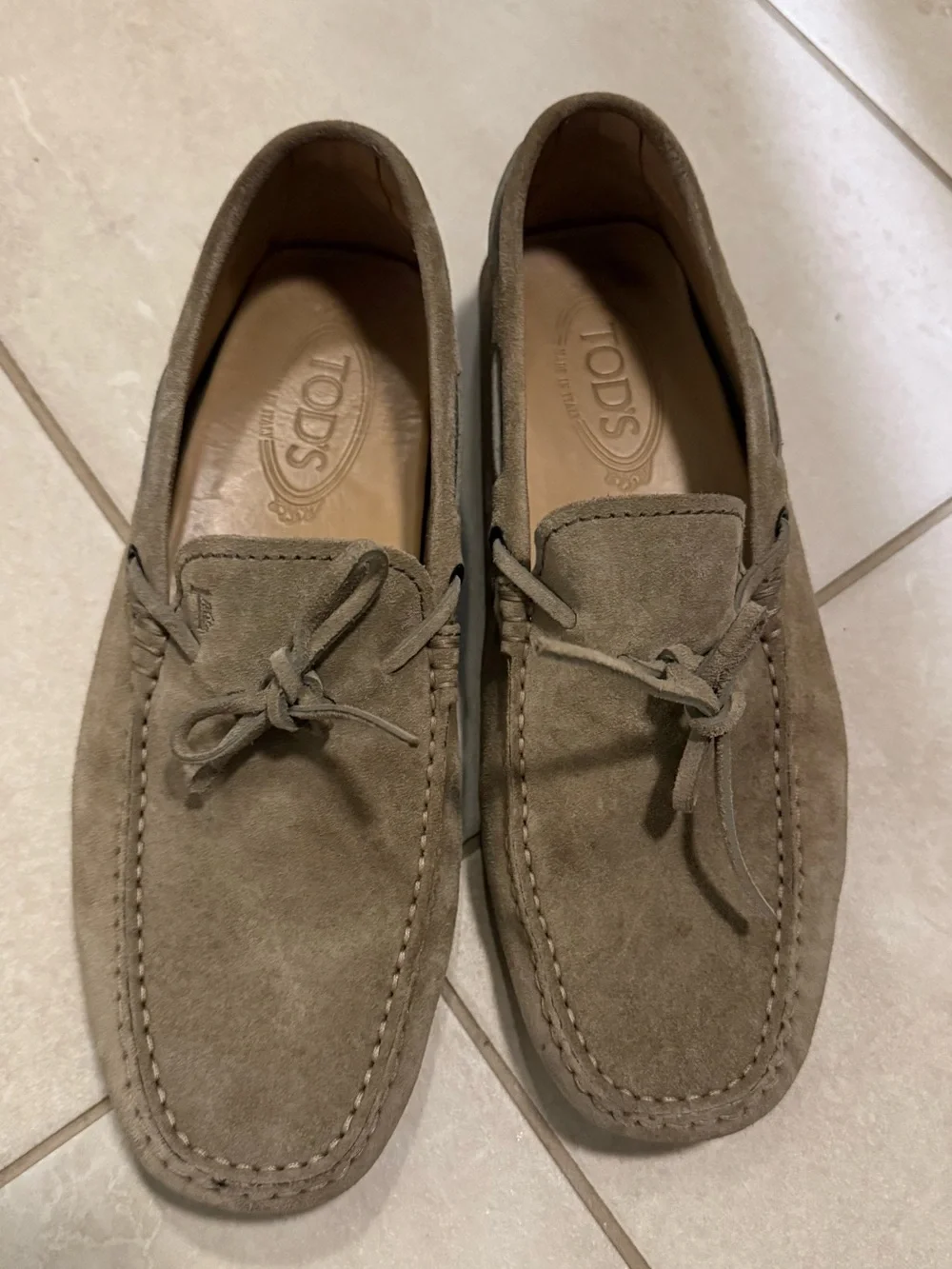 TOD'S Men’s Driving Mocassin Suede Driving Loafers in Taupe Brown Camel size 6.5